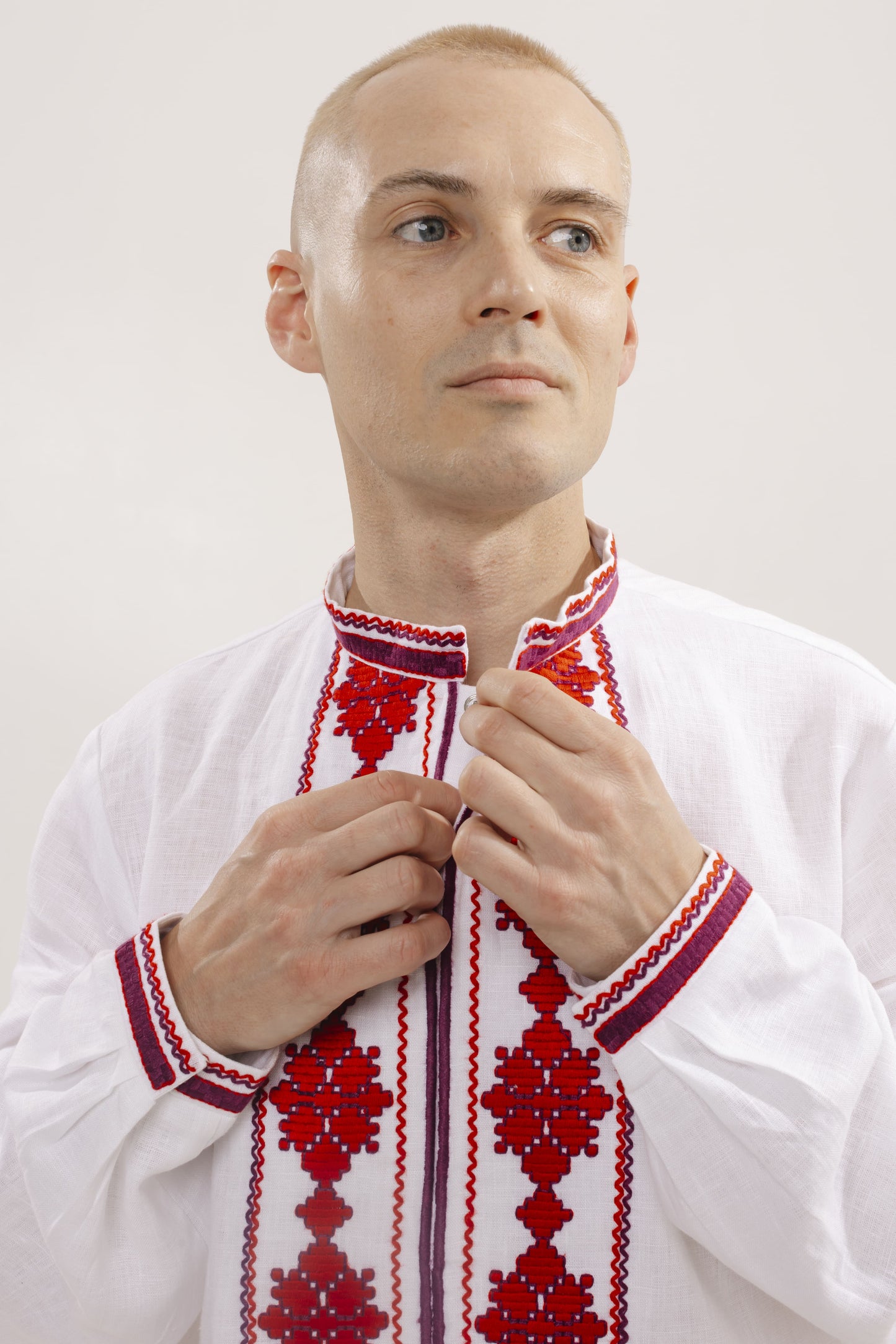 Чоловіча вишиванка "Платон" біла\червона
