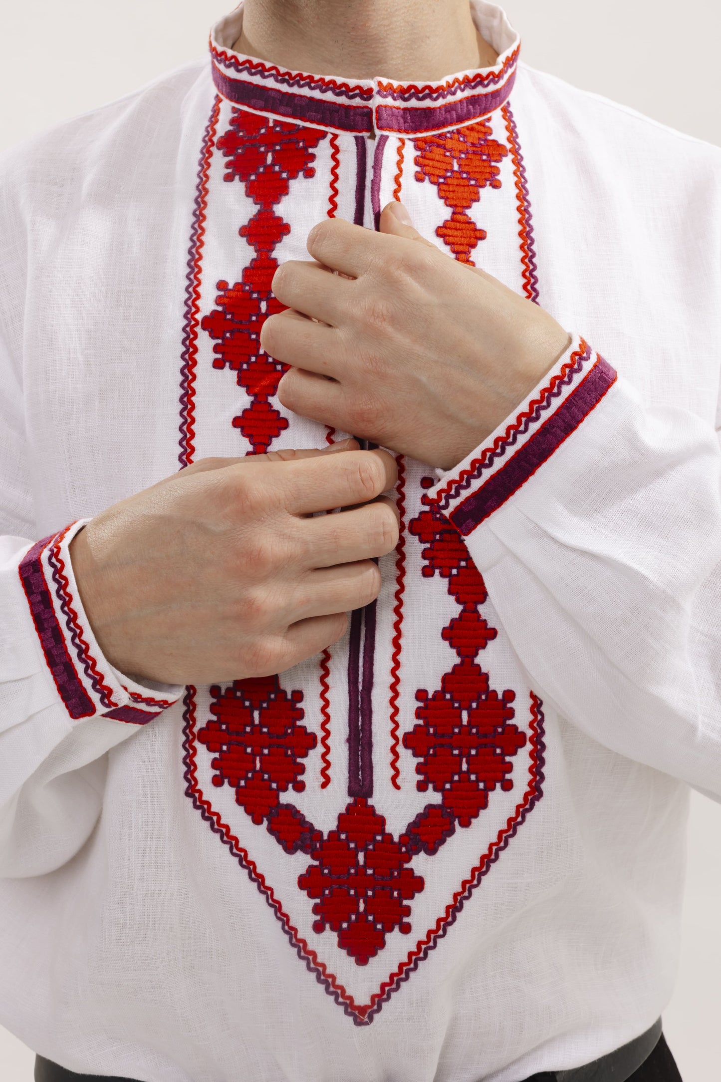 Чоловіча вишиванка "Платон" біла\червона