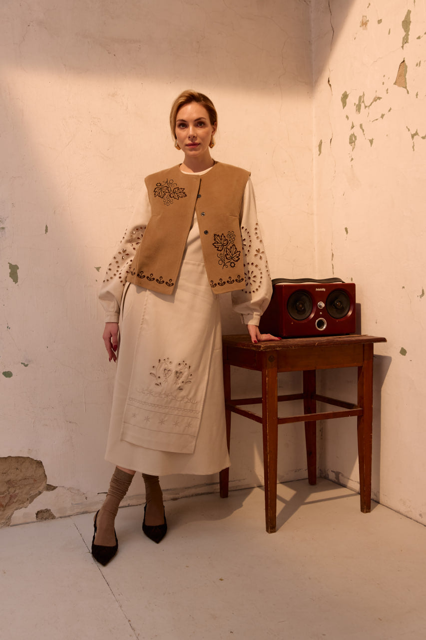 Vest "Izydora" with rivets